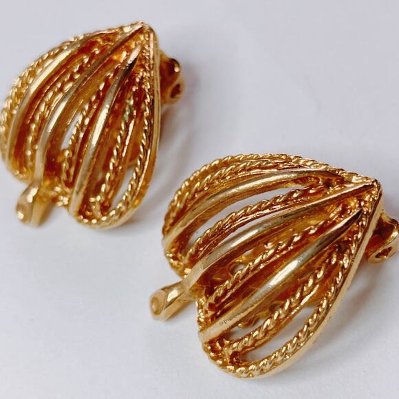 Vintage 1960s Heart Clip On Earrings Mid Century Gold Tone Sculptural Jewelry - Picture 11 of 11
